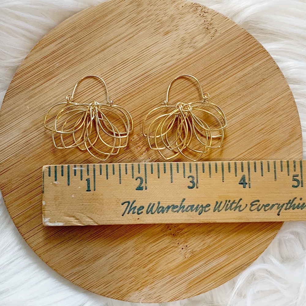 NWT Gold Lotus Wire Earrings – Lightweight Boho Floral Hoops - Picture 7 of 8